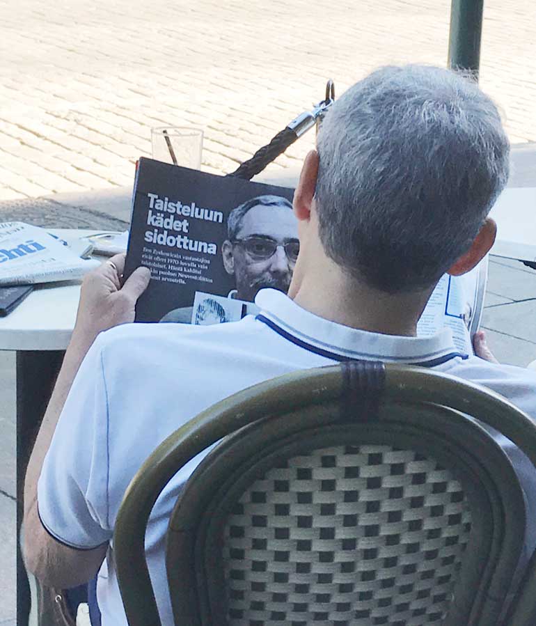 Ben luki itsestään.
