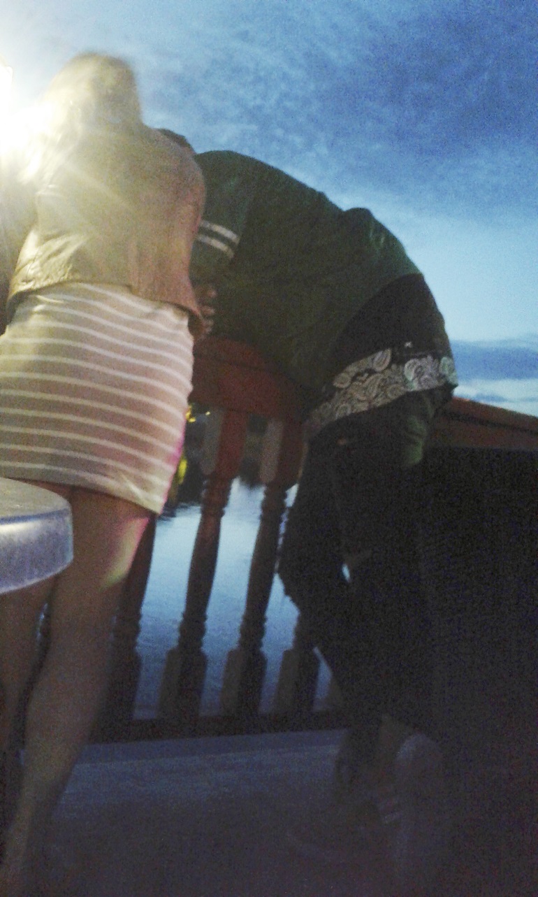 Roope naisseurassa.