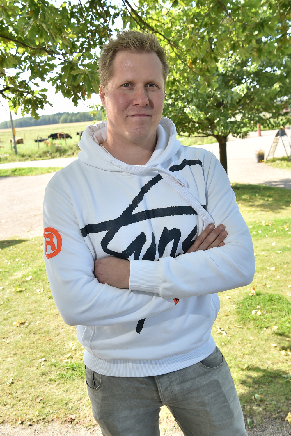 Aapo rakastaa viljan puimista.