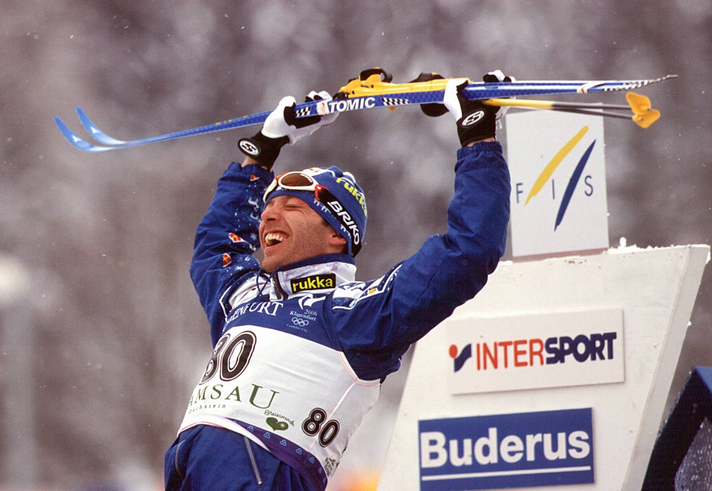 Mykistävän hyvä Mika Myllylä hiihti kolme kultamitalia Ramsaun MM-kisoissa 1999.