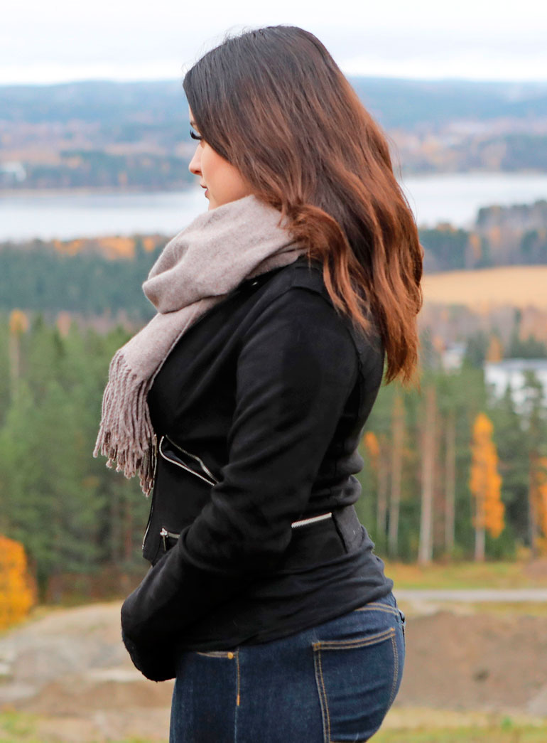 Laura joutui Tomi Metsäkedon ahdistelemaksi.