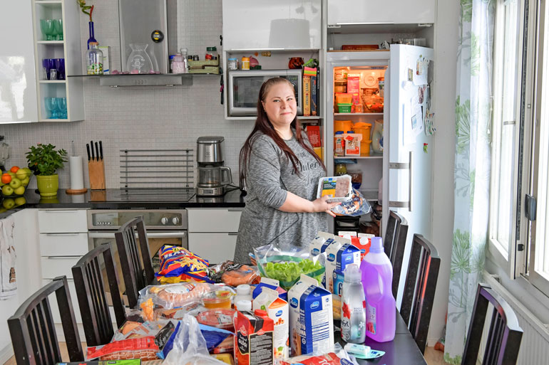 Ostoseissu oli ikimuistoinen niin äidille kuin lapsille. – En osaa edes kertoa, kuinka uskomaton apu tästä meille on. Nyt ei tarvitse stressata enää joulustakaan, kun saadaan kerrankin pöytä koreaksi, Terhi kiitteli.