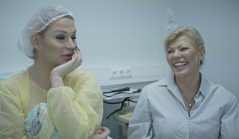 Tiina Jylhä Show'ssa seurataan muun muassa Sofia Immosen sukupuolenkorjausleikkauksen etenemistä.