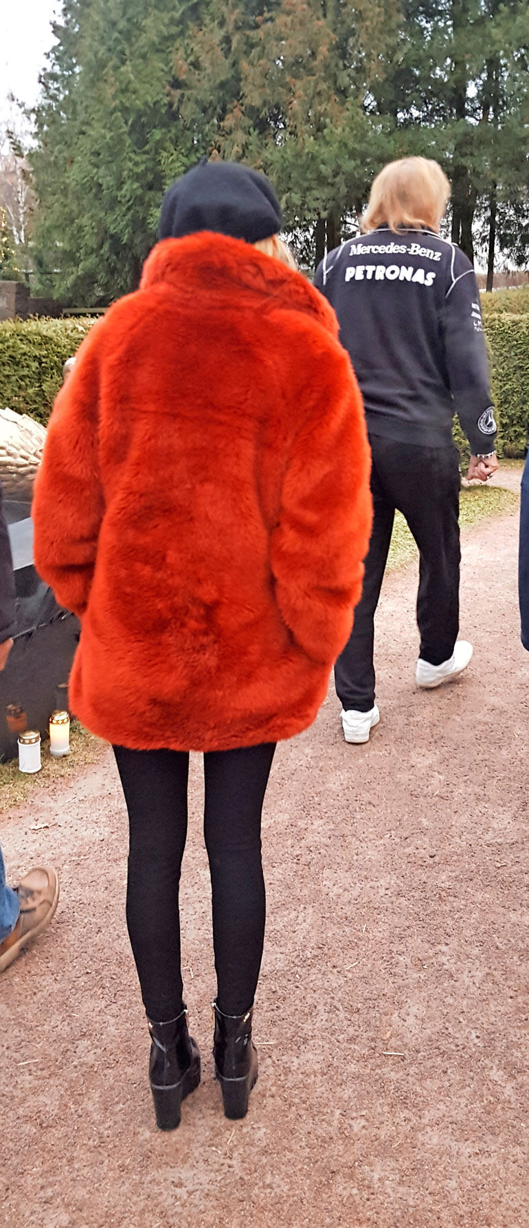 Danny ja Erika haudoilla.