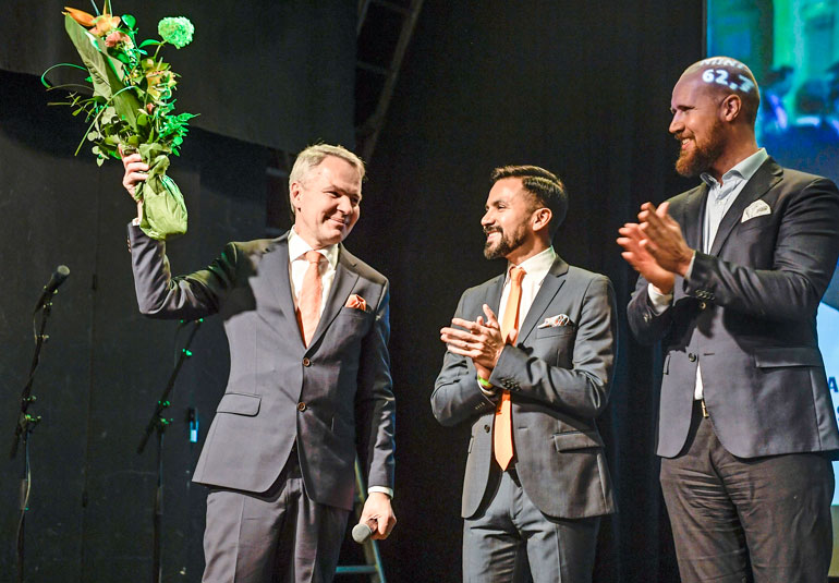 Puolueen puheenjohtaja Touko Aalto nähtiin lavalla Pekka Haaviston ja Antonio Floresin kanssa.