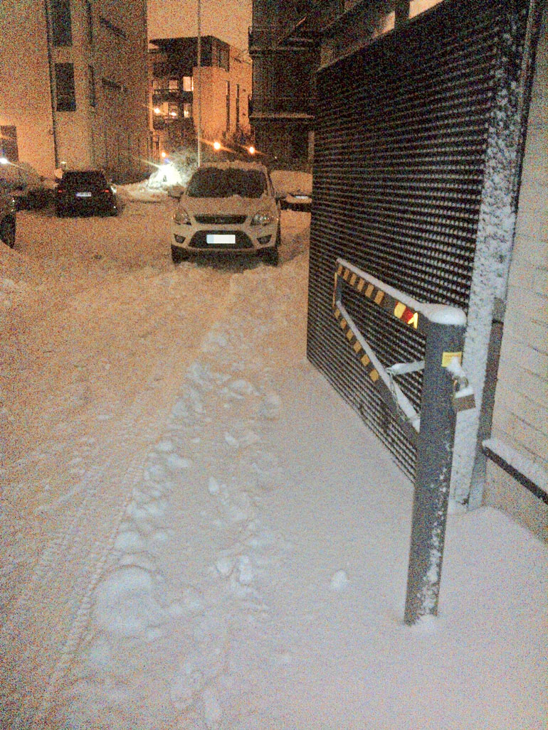 Juhana Helmenkalastaja parkkeerasi huonosti.