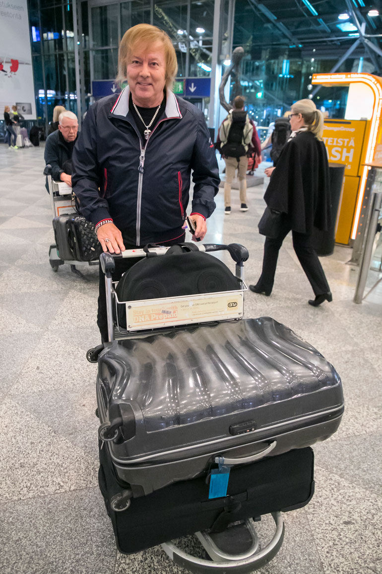Danny pakkasi laukkuihinsa mukaan 20 eri asua.