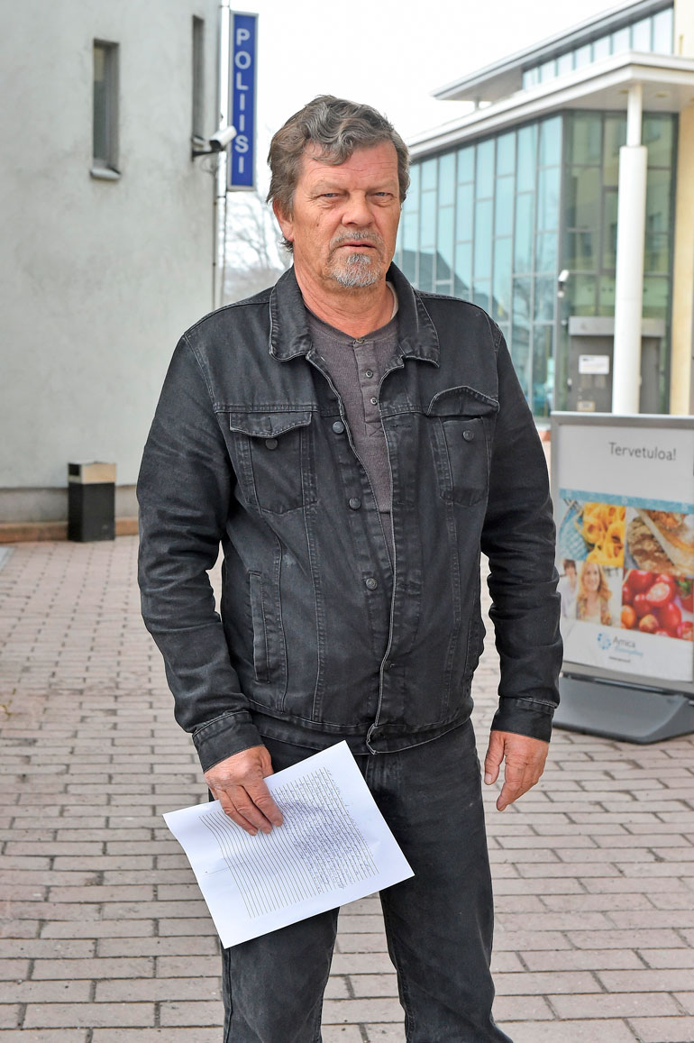 Ari Andersson oli baarikahakan jälkeen yli kuukauden sairauslomalla, koska sai muun muassa murtuman alimpiin kylkiluihin. Hänkin on tehnyt rikosilmoituksen sekä Espanjan että Suomen poliisille.