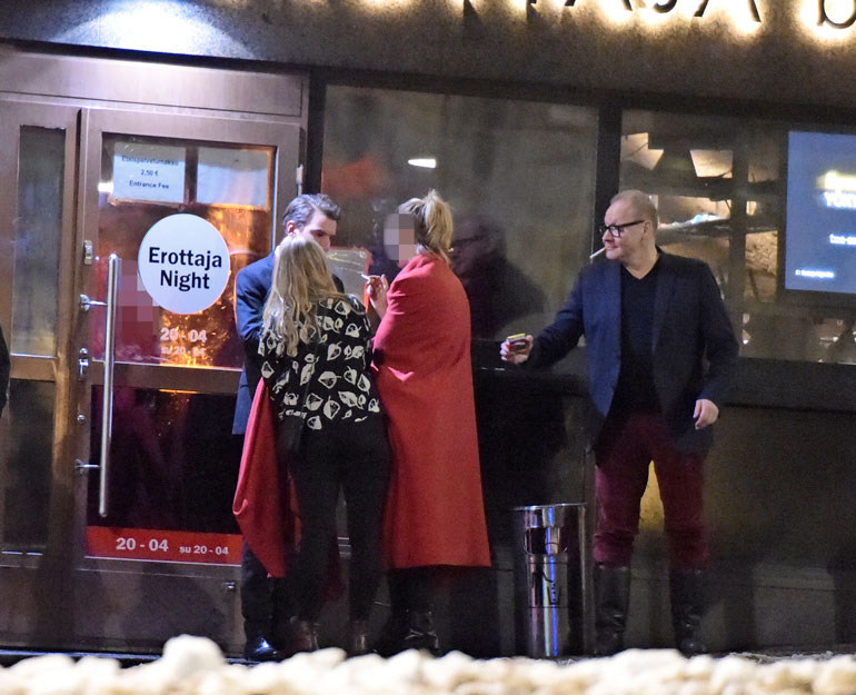 Tervo tarjosi tupakkia toisillekin.