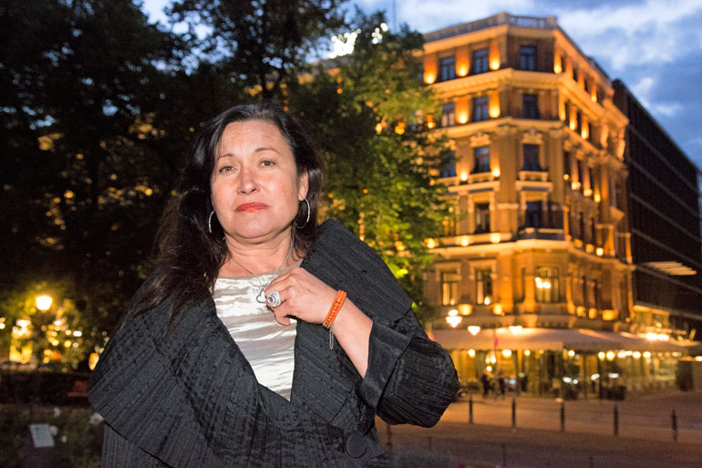 Leila kehuu Juhania. – Hän on sitkeä kaveri.