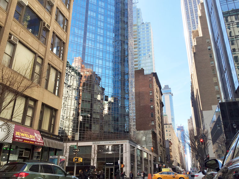 Vuonna 2015 valmistuneesta tornitalosta on vain kivenheiton matka Madison Square Gardeniin.