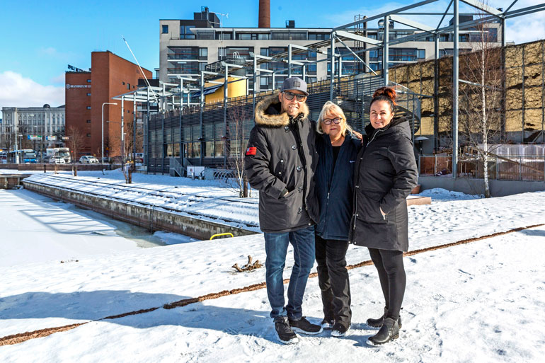 Muun muassa Rymy-Eetun ja Storyvillen ravintoloitsija Tarja Palomäki (kesk.) laajentaa yritystään merenrantaan yhdessä Harri Syrjäsen ja ravintolapäällikkö Maikku Piiparisen kanssa.