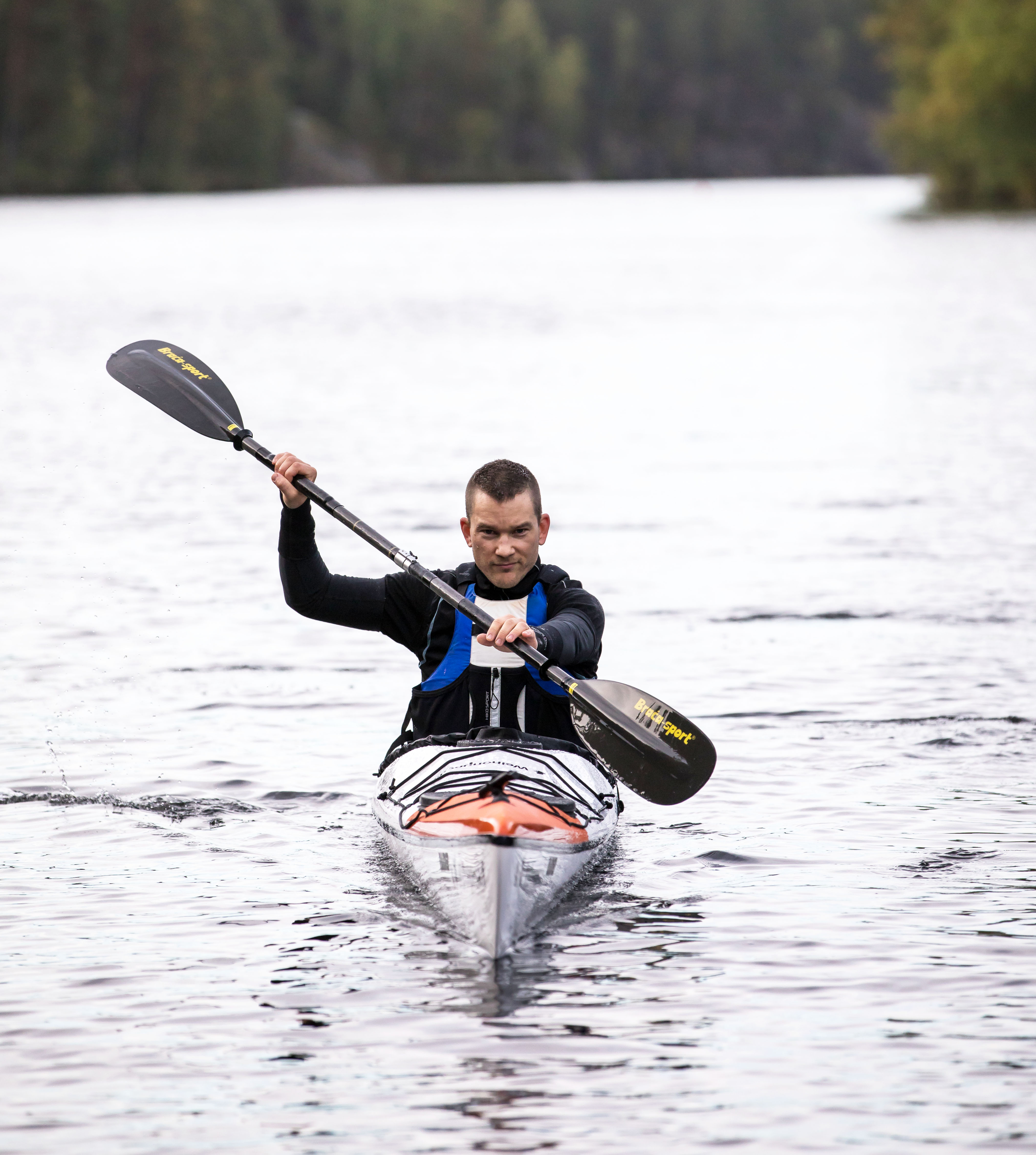 Tuomas Pelkonen aikoo meloa 160 kilmetriä 30 tunnissa.