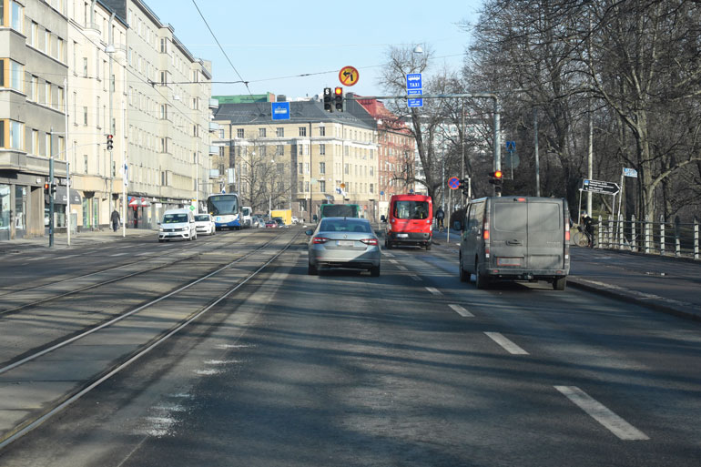 Vappu lähestyy vauhdilla suojatietä, vaikka valot ovat vaihtuneet jo aikoja sitten...