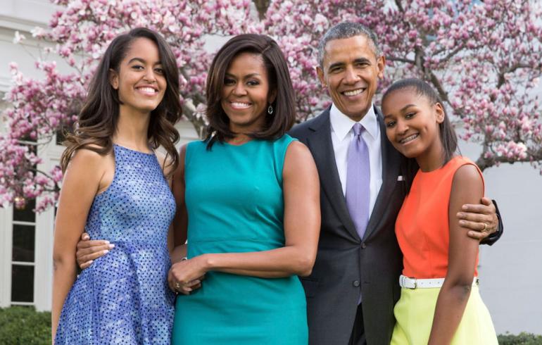 Barack, Michelle, Malia ja Sasha Obama muuttavat uuteen kotiin.