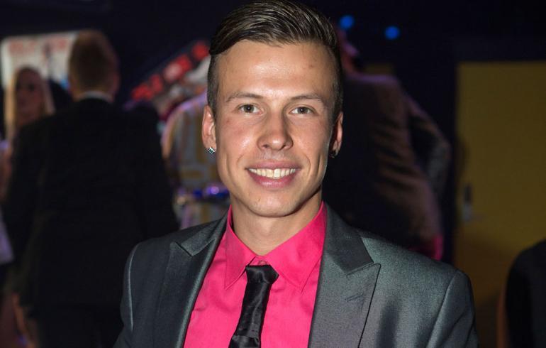 Antti Kurhinen poseeraa Seiskalle