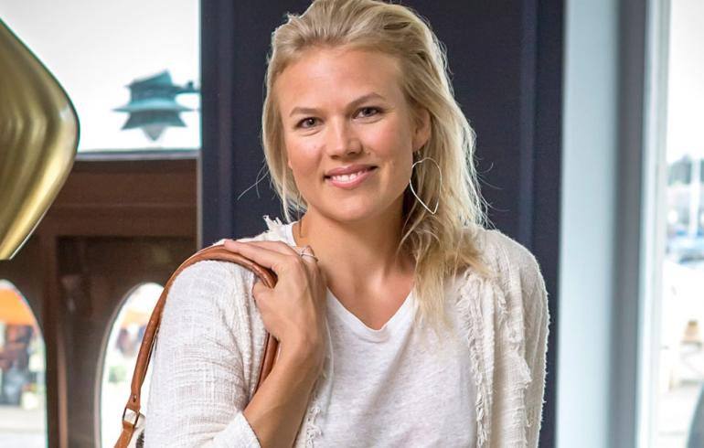 Joensuu huora seksikäs blondi Mari perankoski kuukausiliite seksifilmit
