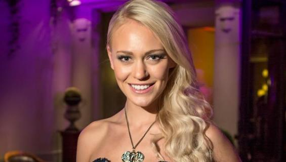 Krista Haapalainen poseeraa Seiskalle