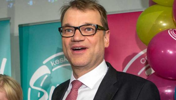 Juha Sipilä rakennutti paljuterassin.