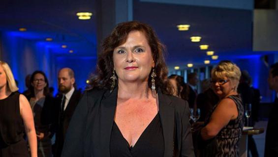 Laila SNellmann poseeraa Seiskalle
