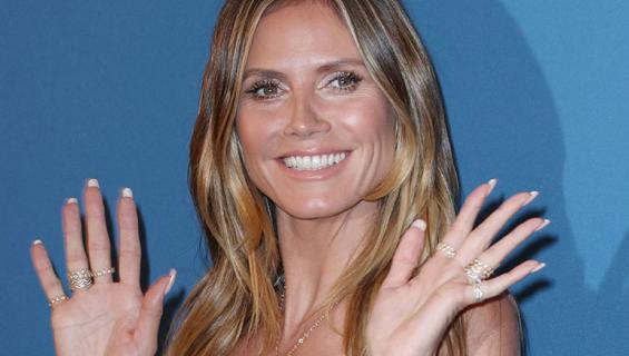 Heidi Klum punaisella matolla